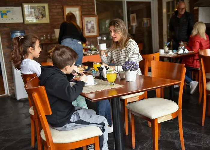 Bernie\'S Bed & Breakfast , A 3 Kilometros Del Aerop Ezeiza, Van ,In-Out, Free Ezeiza Airport