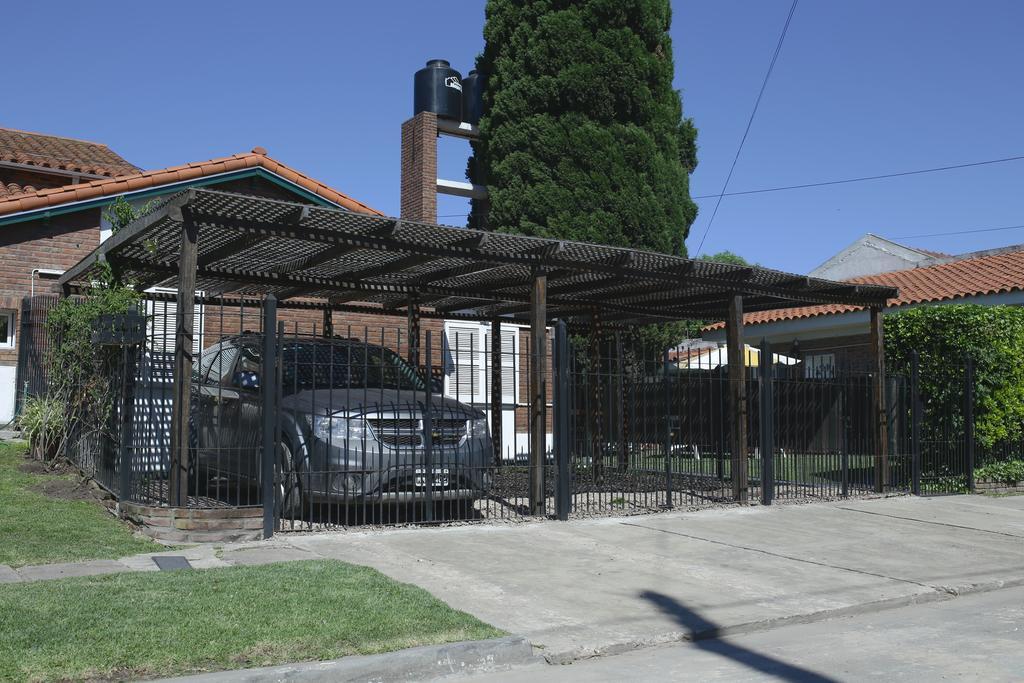 Bernie's , A 3 Kilometros Del Aerop Ezeiza, ,in-out, Free Airport Bed & Breakfast 3*