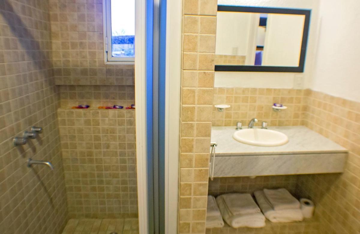 Bed & Breakfast Bernie's , A 3 Kilometros Del Aerop Ezeiza, ,in-out, Free Airport