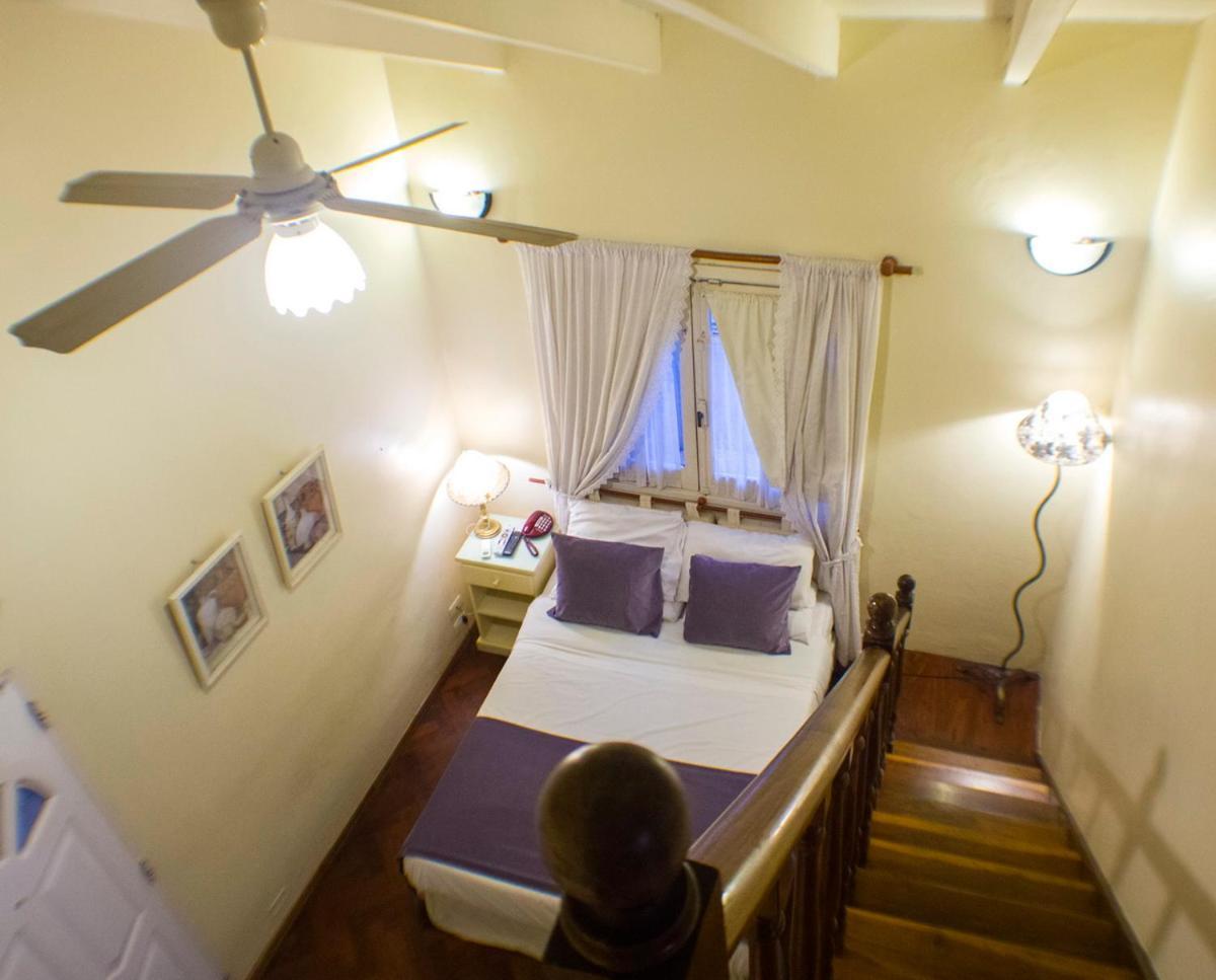 Bed and breakfast Bernie's , A 3 Kilometros Del Aerop Ezeiza, ,in-out, Free Airport 3*