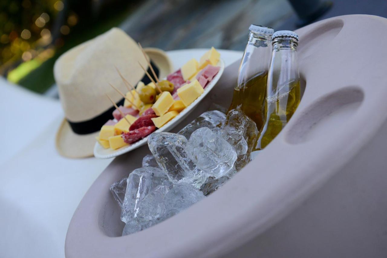 Bernie's , A 3 Kilometros Del Aerop Ezeiza, ,in-out, Free Airport 3* Ezeiza