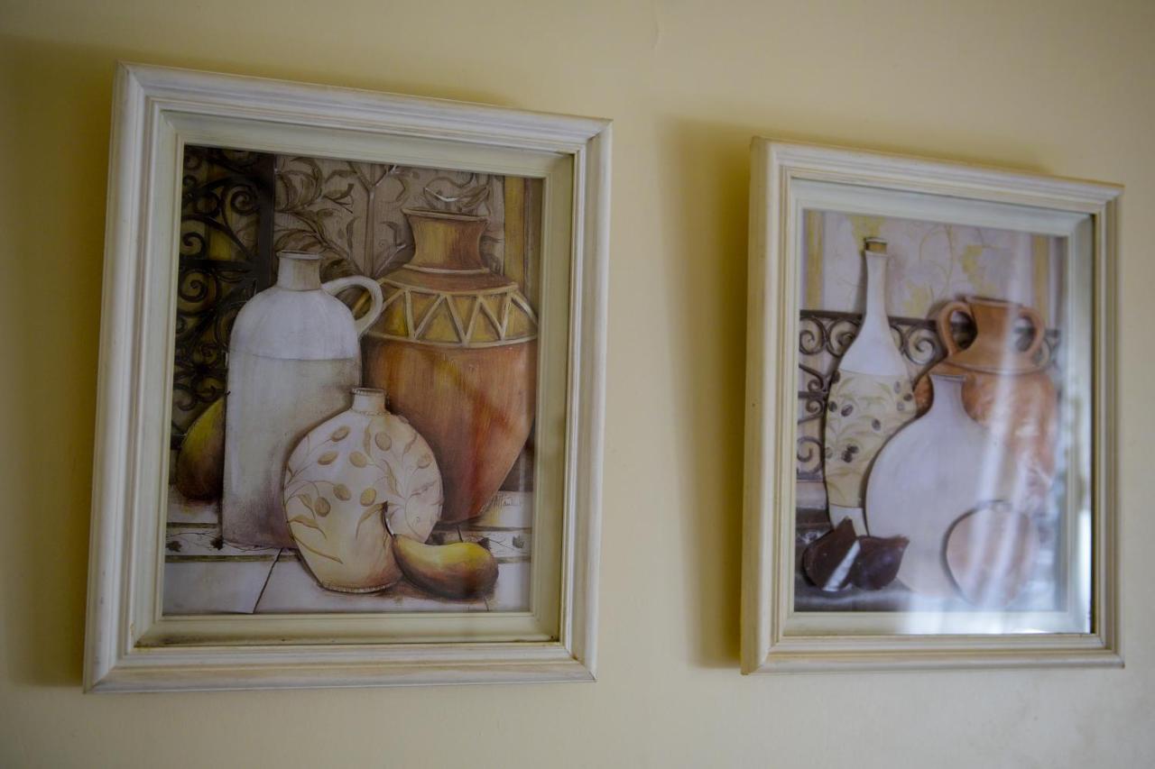 Bed & Breakfast Bernie's , A 3 Kilometros Del Aerop Ezeiza, ,in-out, Free Airport Ezeiza