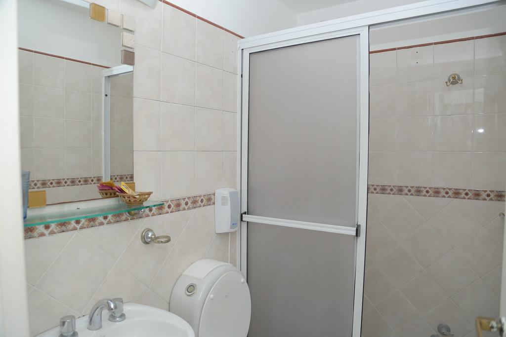 Bed & Breakfast Bernie's , A 3 Kilometros Del Aerop Ezeiza, ,in-out, Free Airport Ezeiza