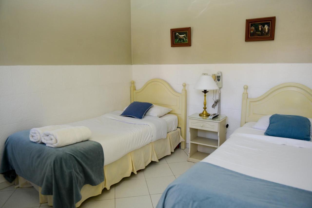 Bed & Breakfast Bernie's , A 3 Kilometros Del Aerop Ezeiza, ,in-out, Free Airport 3*