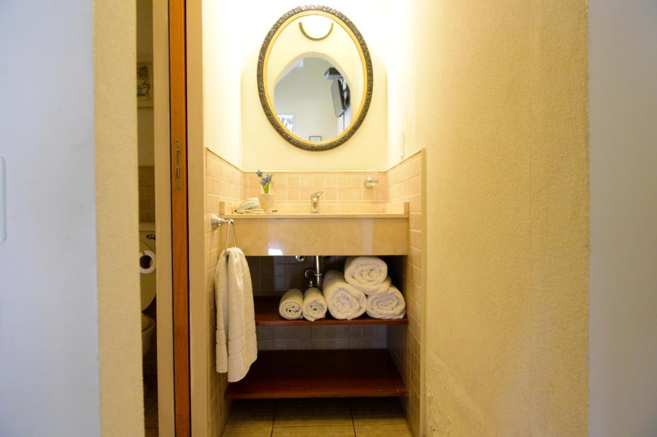 Bed & Breakfast Bernie's , A 3 Kilometros Del Aerop Ezeiza, ,in-out, Free Airport 3*